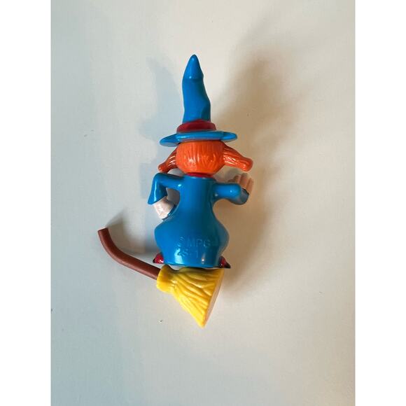 Witch Broom Toy Magic School Lesson Ferrero Kinder Surprise Figures - Picture 5 of 5